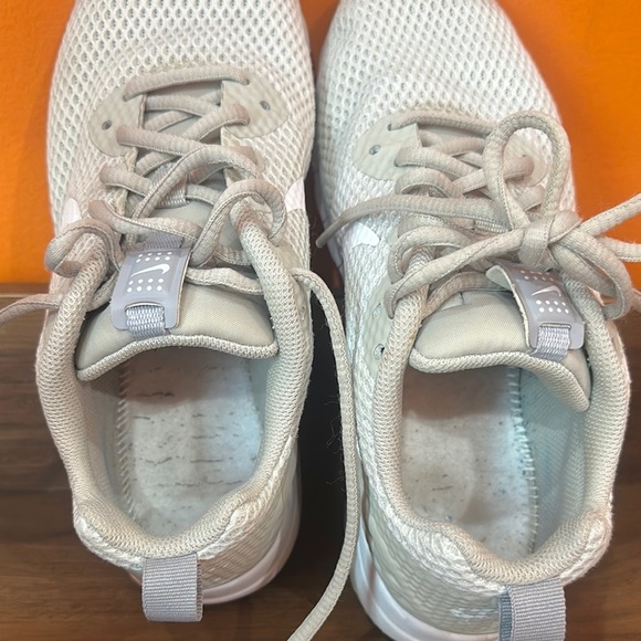 NWOT Nike Light Beige and White Mesh Sneakers size 7 - Picture 5 of 7